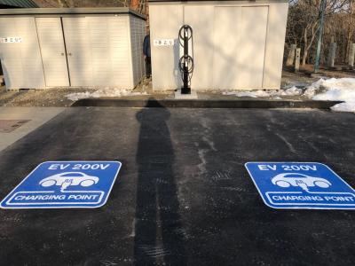 きこりEV充電器近景