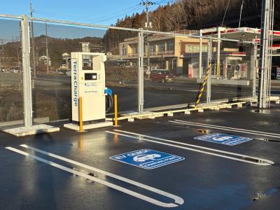 ハシドラッグ飯舘店急速充電器遠景