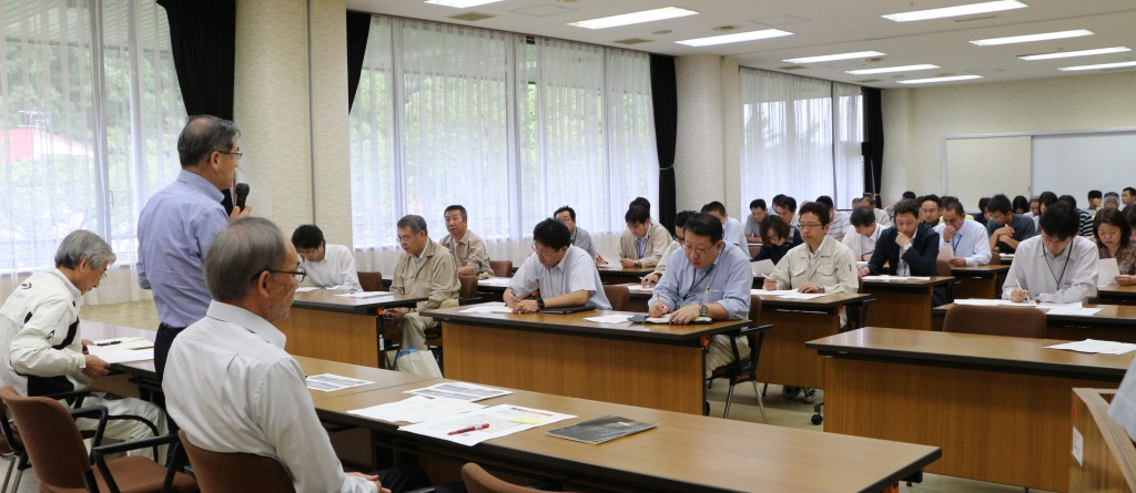 大雨災害対策本部の状況報告の様子画像