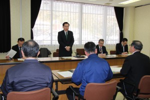 浜田復興副大臣と村長らとの会談のようす画像